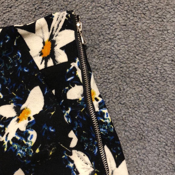 High waisted floral shorts - Picture 2 of 3